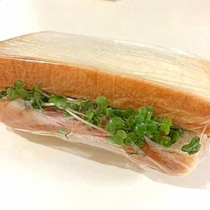 ハムとブロッコリースプラウトで ☆ ずぼらサンド